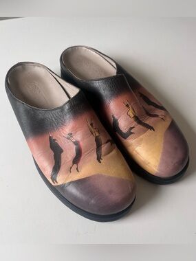 Vintage Women’s ICON Wearable Art Slip-On Leather Clogs